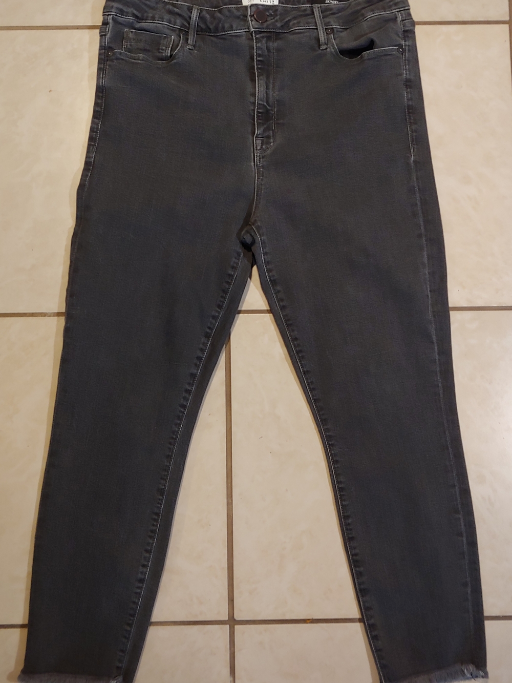 PARKER SMITH Women's Skinny Jeans in Charcoal Gray